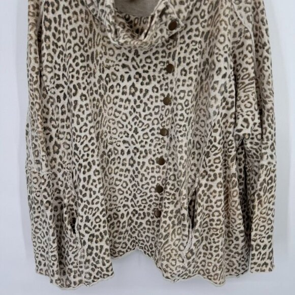 We The Free Womens Leopard Print top jacket Cardigan size Medium knit Cotton - Picture 7 of 16